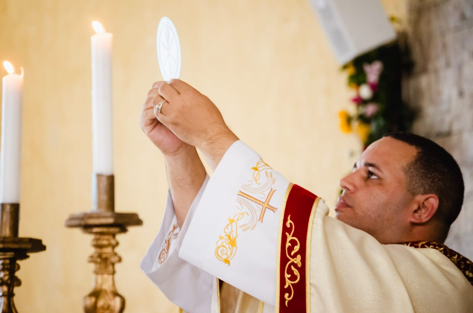 Pe. Jorge Felipe de Oliveira Campos, SSCC, durante a celebração da Santa Missa